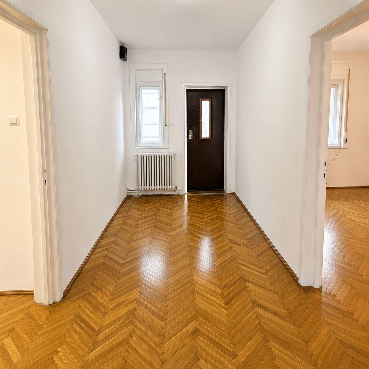 Apartament spațios cu 3 camere, 87 mp utili, 2 garaje, etaj 1 la casă - 1