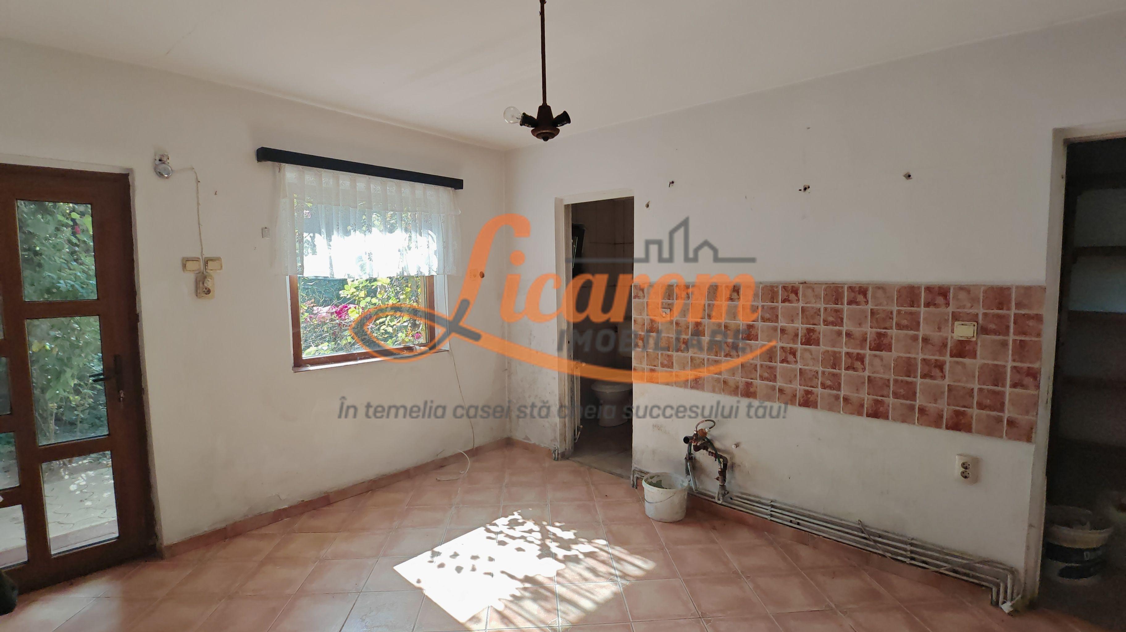 Casa singur in curte zona ZONA ISTORICA langa Seminarul Teologic - 2