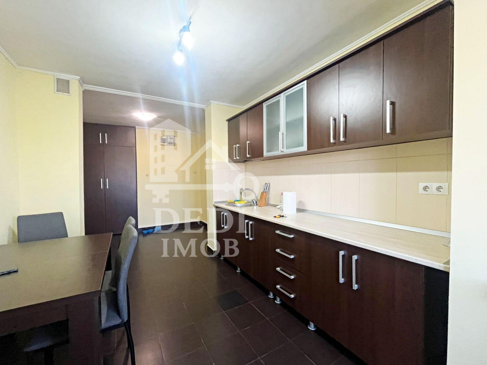 Apartament 3 camere de vanzare in zona Rogerius, Oradea - 1
