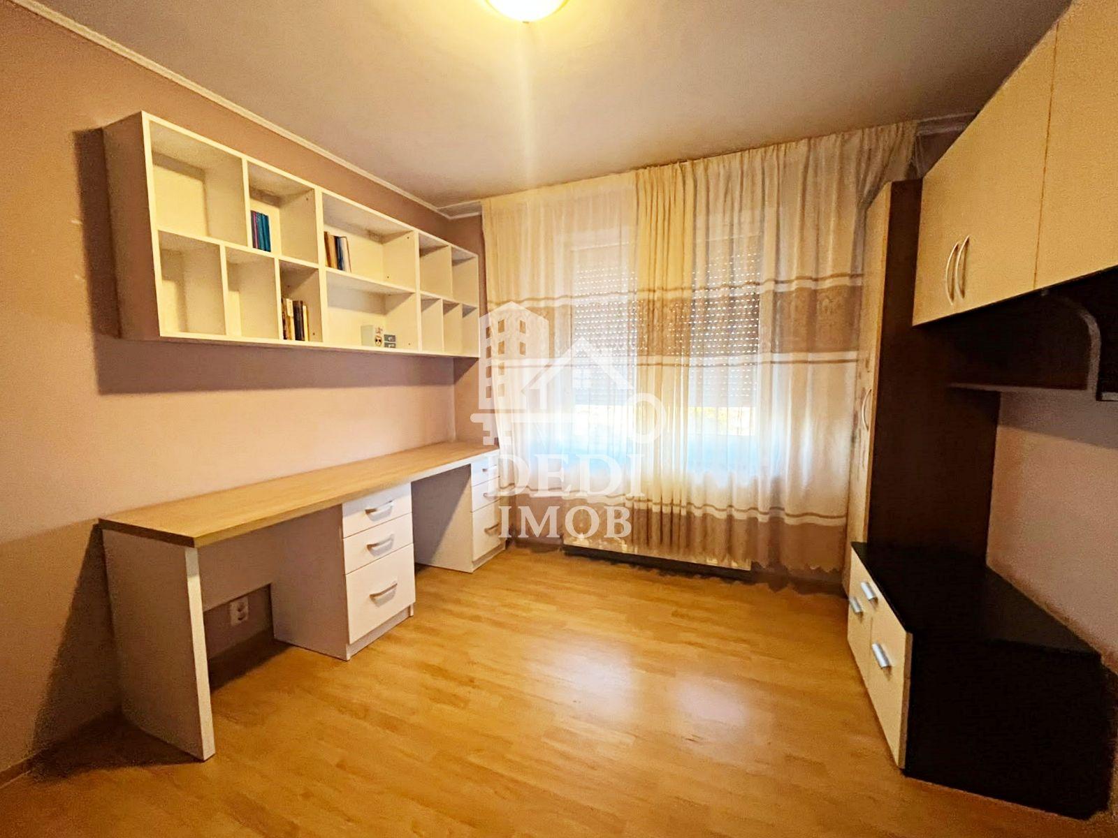 Apartament 3 camere de vanzare in zona Rogerius, Oradea - 6