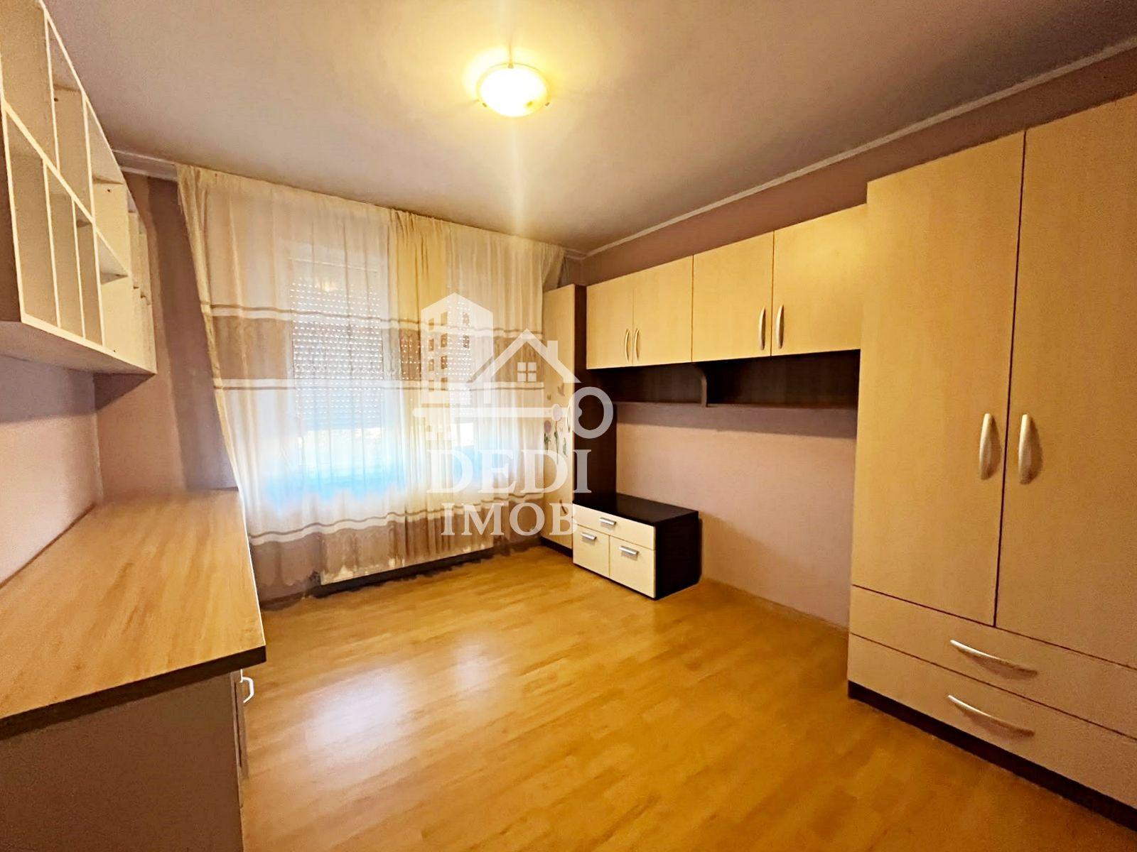 Apartament 3 camere de vanzare in zona Rogerius, Oradea - 5