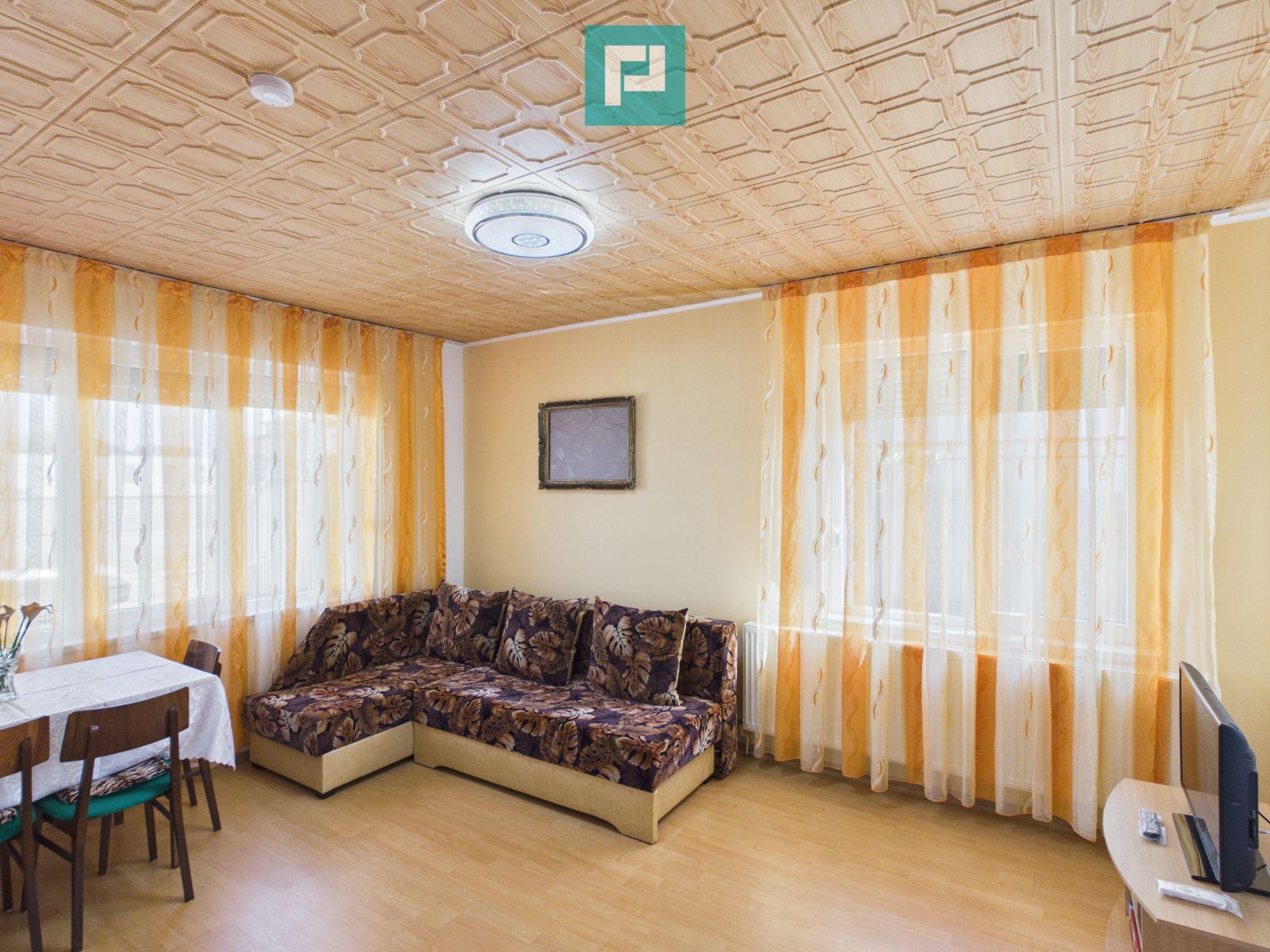 Casă renovată cu curte mare de închiriat în Rontău - 4