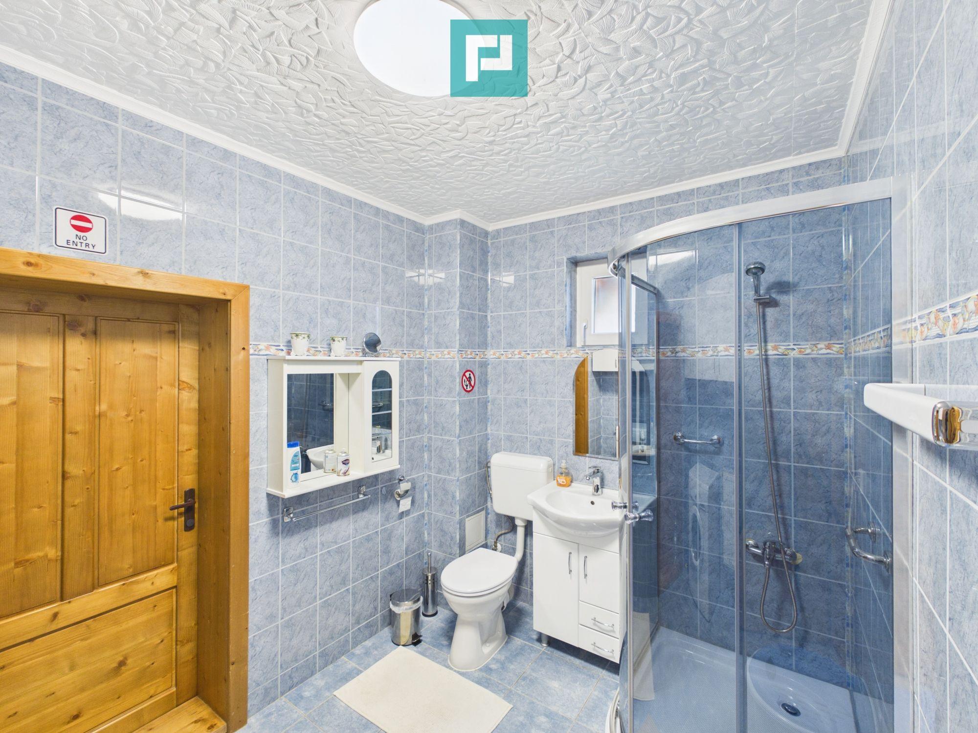 Casă renovată cu curte mare de închiriat în Rontău - 8