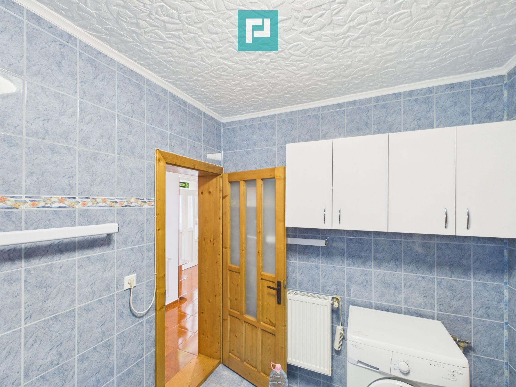 Casă renovată cu curte mare de închiriat în Rontău - 3