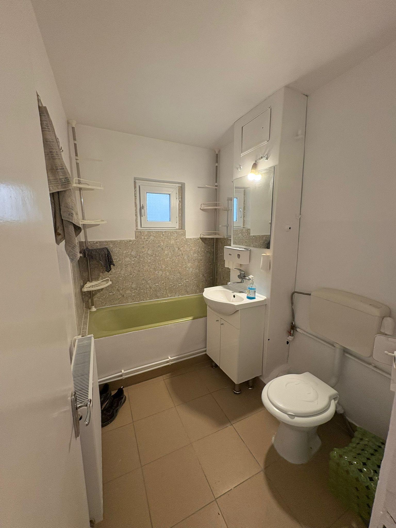 De inchiriat apartament cu 2 camere nemobilat, I. C. Frimu, etaj 3, 300 Eur - 8