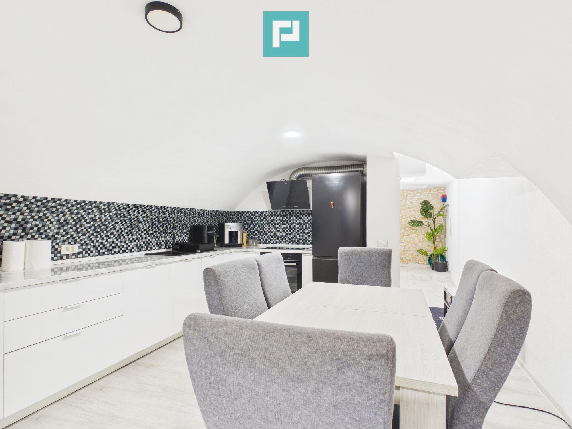 Apartament spațios cu 3 camere, zona centrală - 9