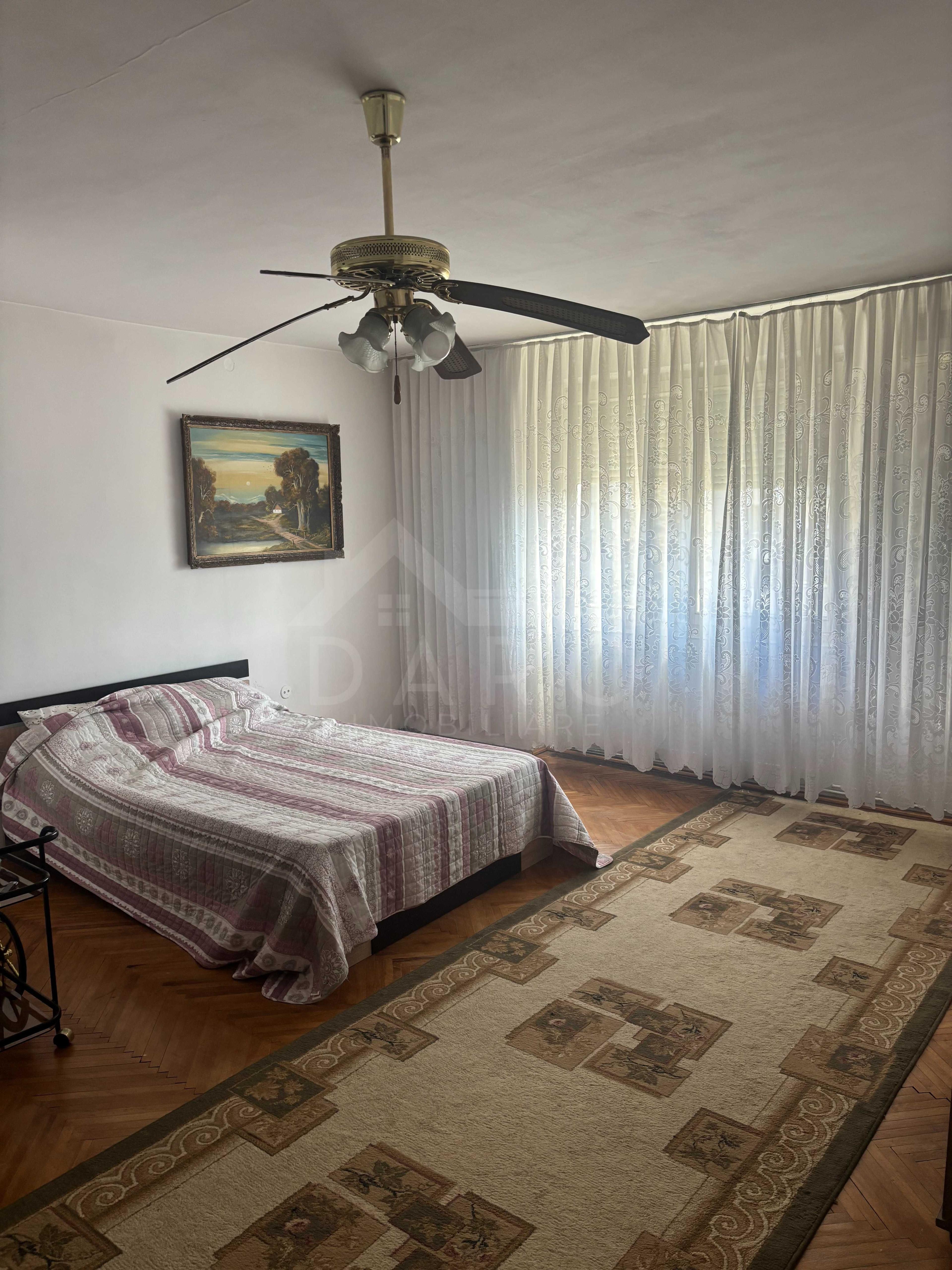Apartament 3 Camere de Vanzare -90mp- Zona Pandurilor/ EON - 1