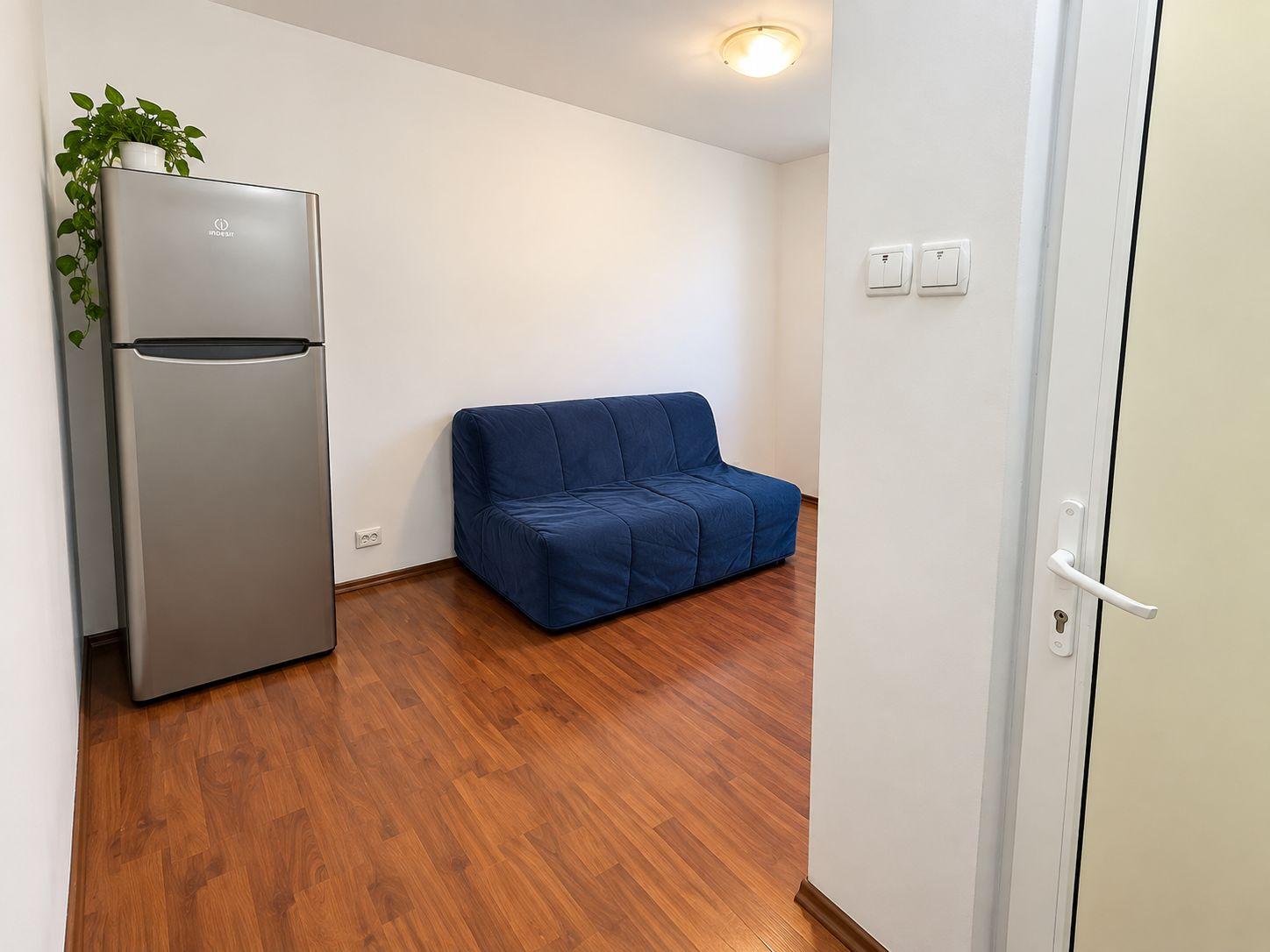 Garsoniera renovata | Centrala proprie | Zona Baicului - 3