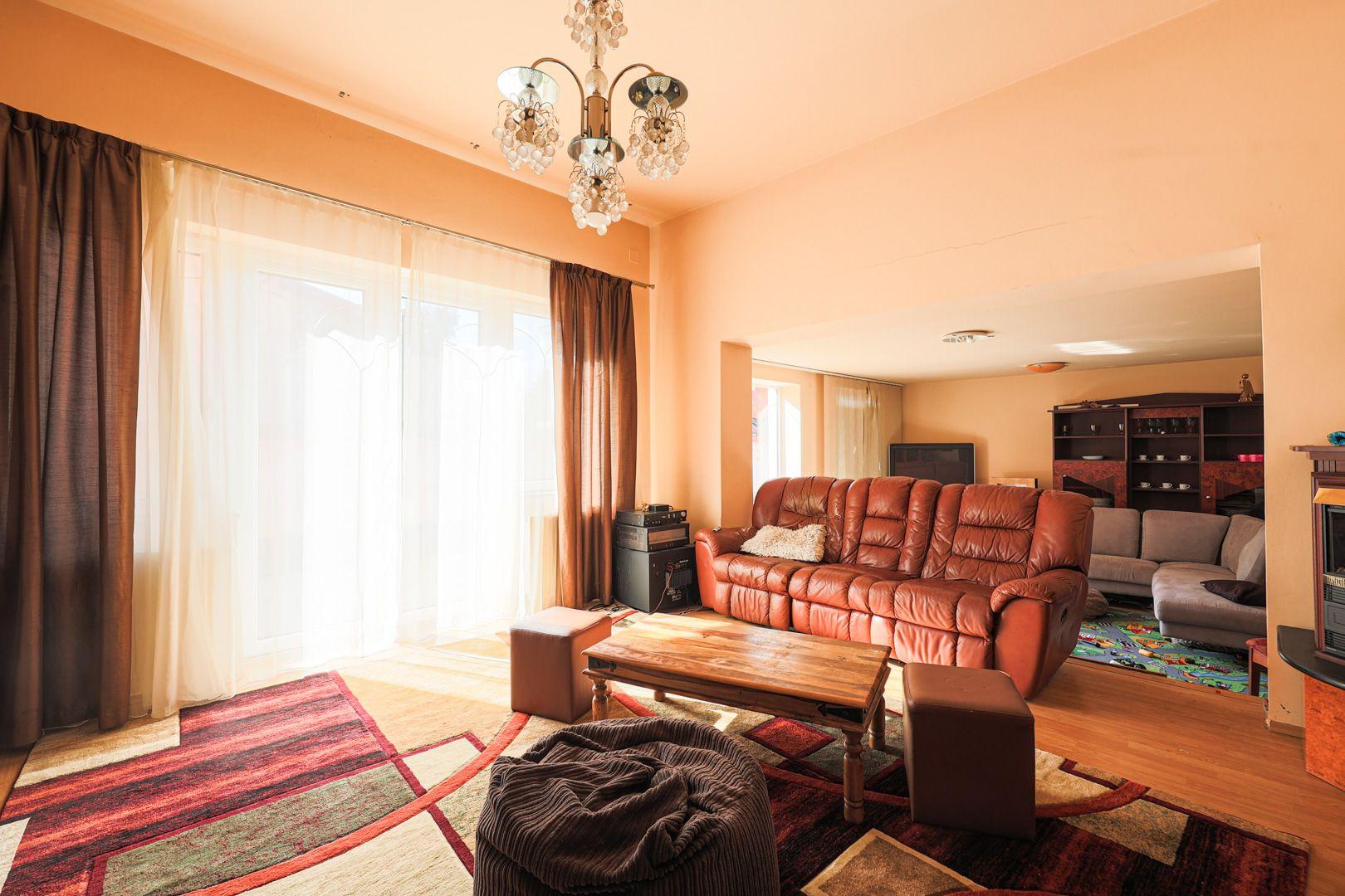 Vilă cu 6 camere în zona rezidențială - Poltura - 2