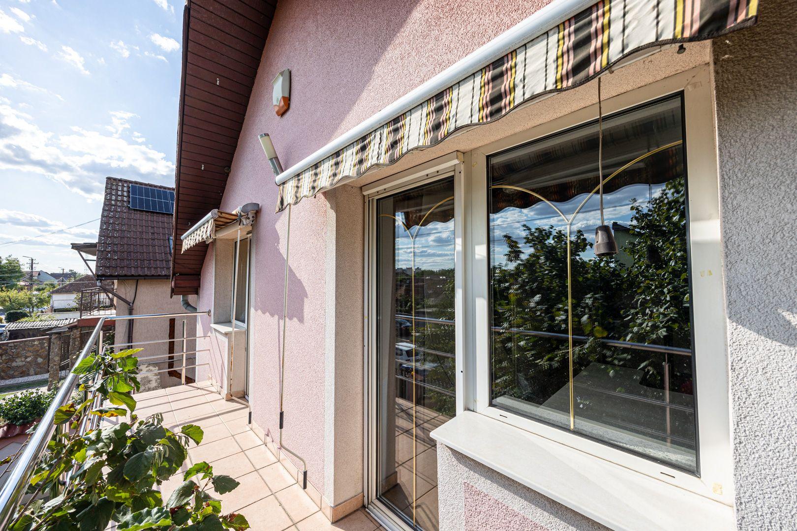 Vilă cu 6 camere în zona rezidențială - Poltura - 1