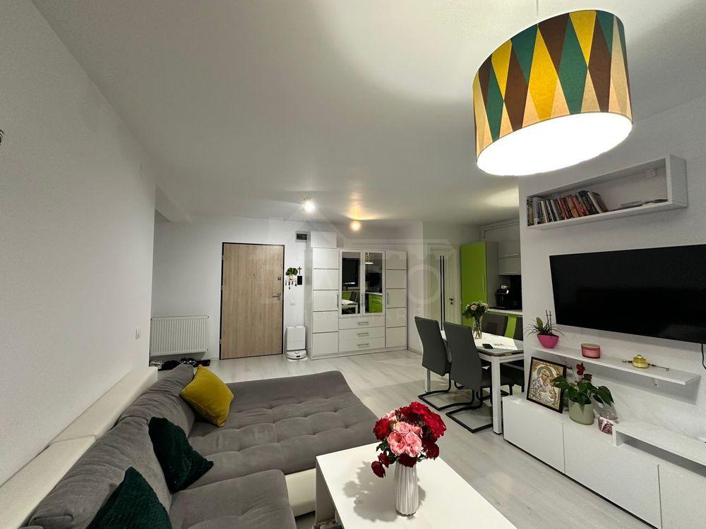 Vand Apartament cu 2 camere + un loc de parcare - 4