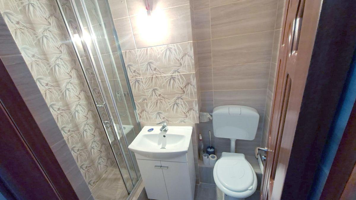 Apartament cu 2 camere, complet renovat, în zonă centrală din Tecuci - 3
