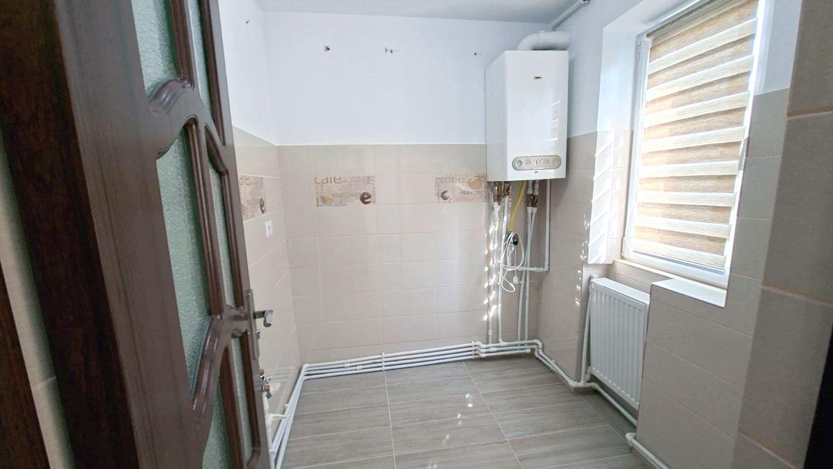 Apartament cu 2 camere, complet renovat, în zonă centrală din Tecuci - 8