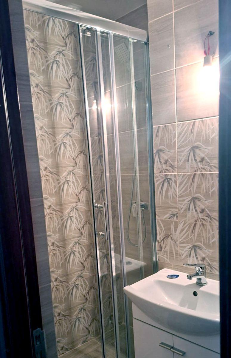 Apartament cu 2 camere, complet renovat, în zonă centrală din Tecuci - 4