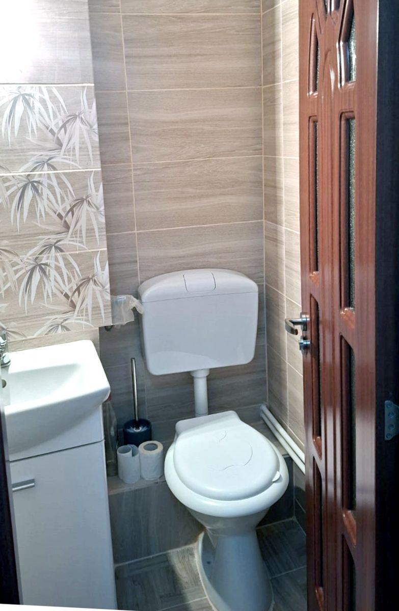 Apartament cu 2 camere, complet renovat, în zonă centrală din Tecuci - 5
