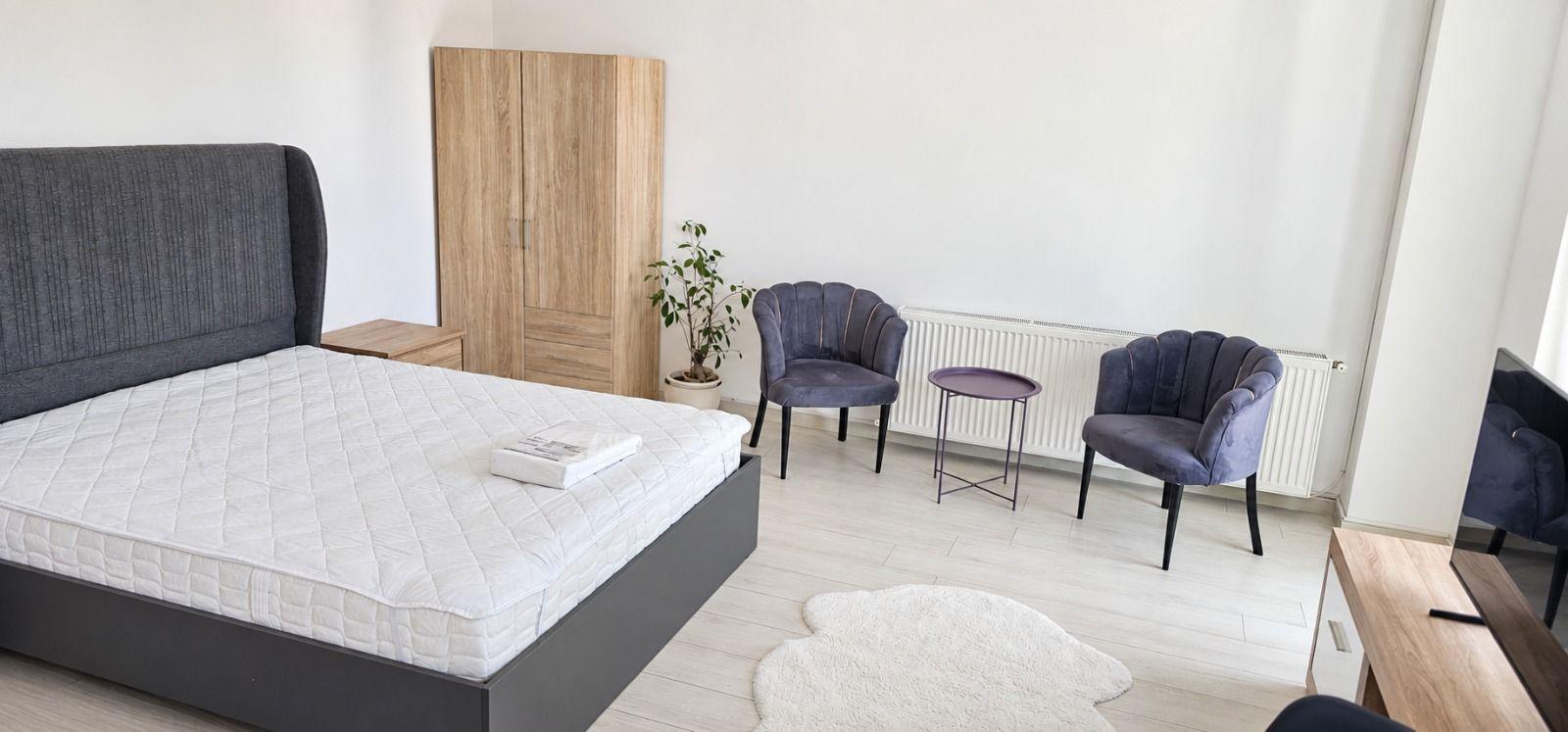De inchiriat studio ultracentral, etaj 2, 400 euro - 2