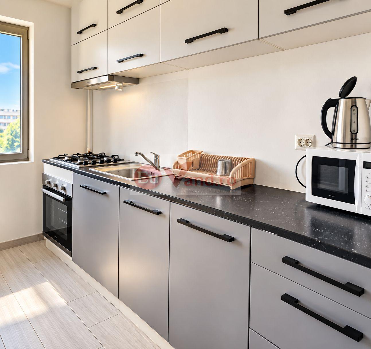 Apartament cu 3 camere - str. Domneasca, ultracentral, bloc nou - 700 euro - 7