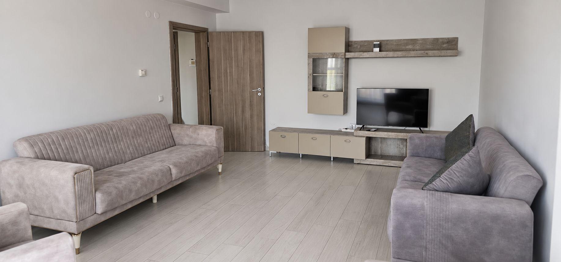Apartament cu 3 camere - str. Domneasca, ultracentral, bloc nou - 700 euro - 2