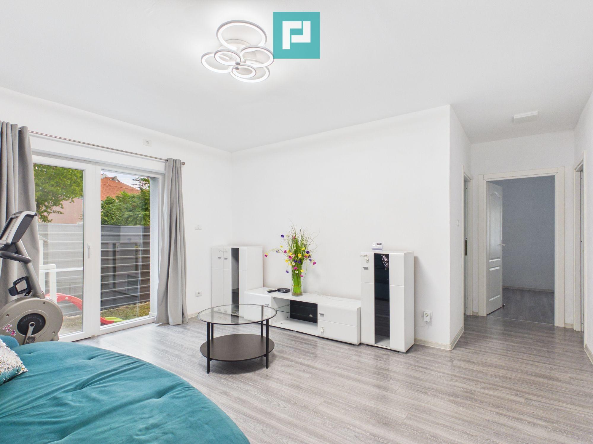 Apartament cu 3 camere si curte in Alfa - 1