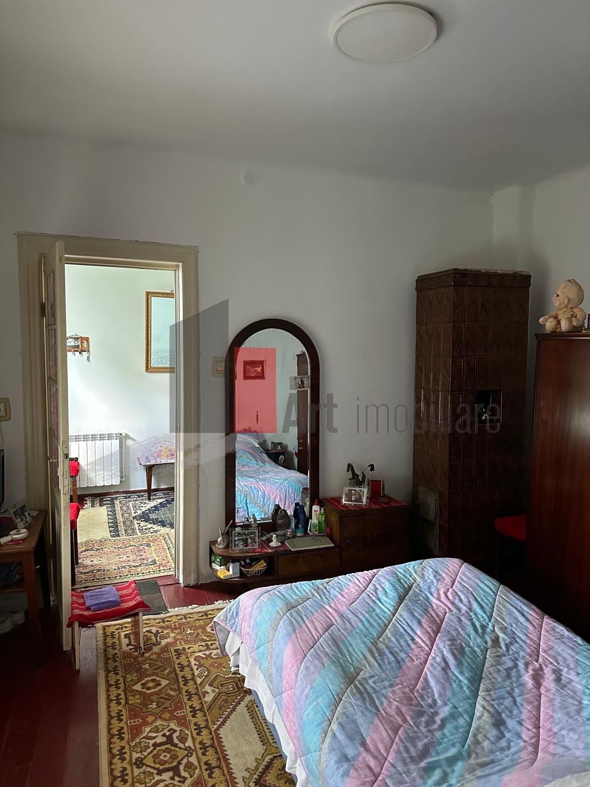 Apartament in casa zona 13 septembrie - 5