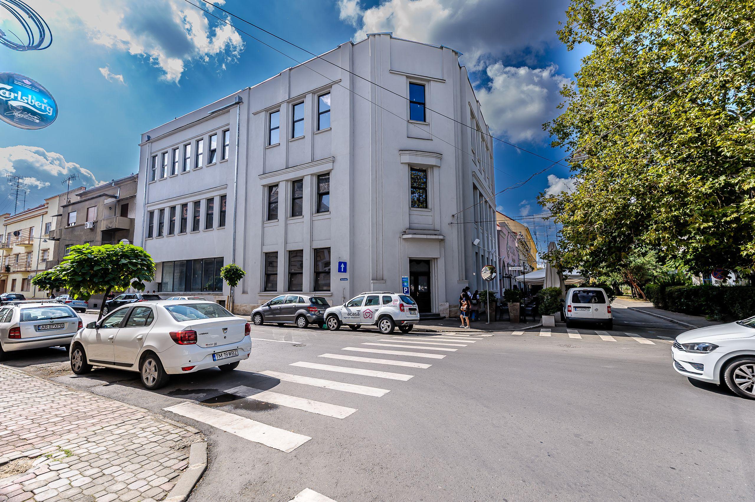 Clădire ultracentrală de vânzare Bulevardul Decebal Comision 0 - 4