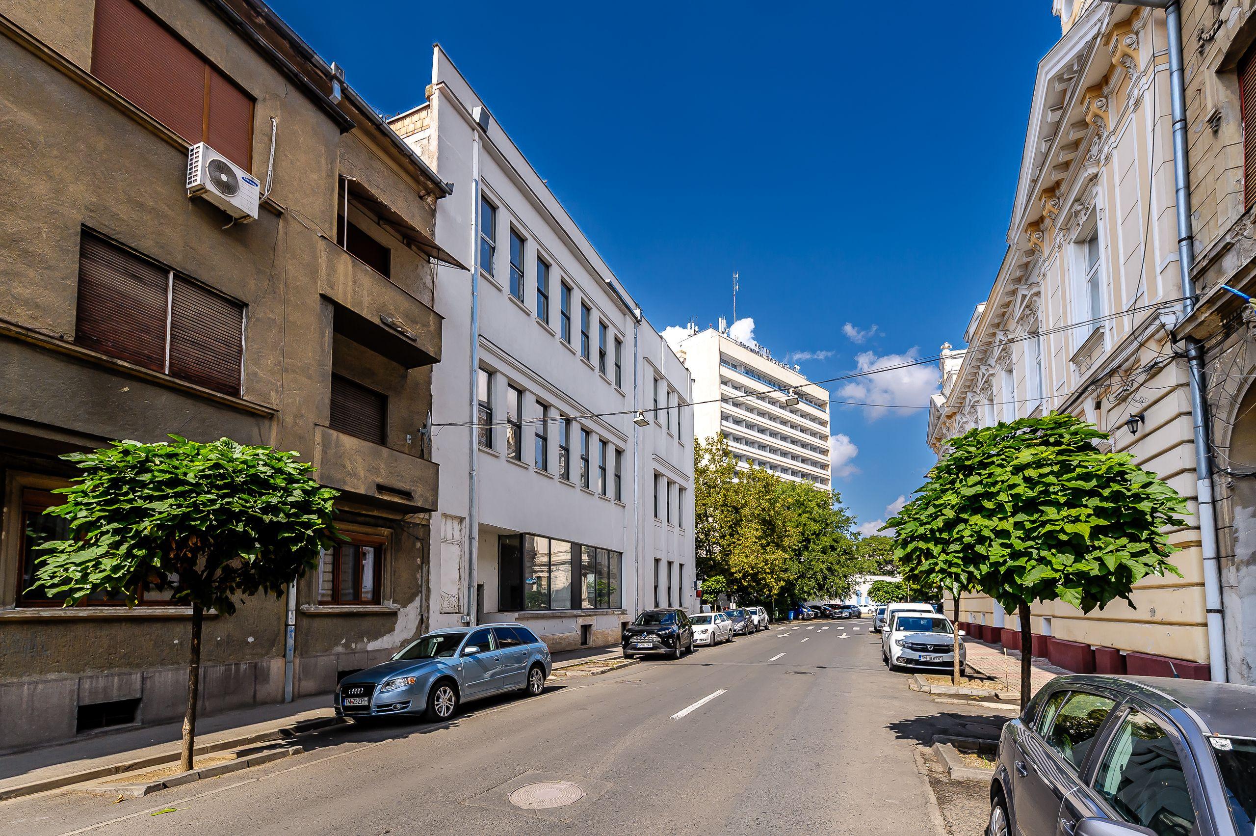 Clădire ultracentrală de vânzare Bulevardul Decebal Comision 0 - 1