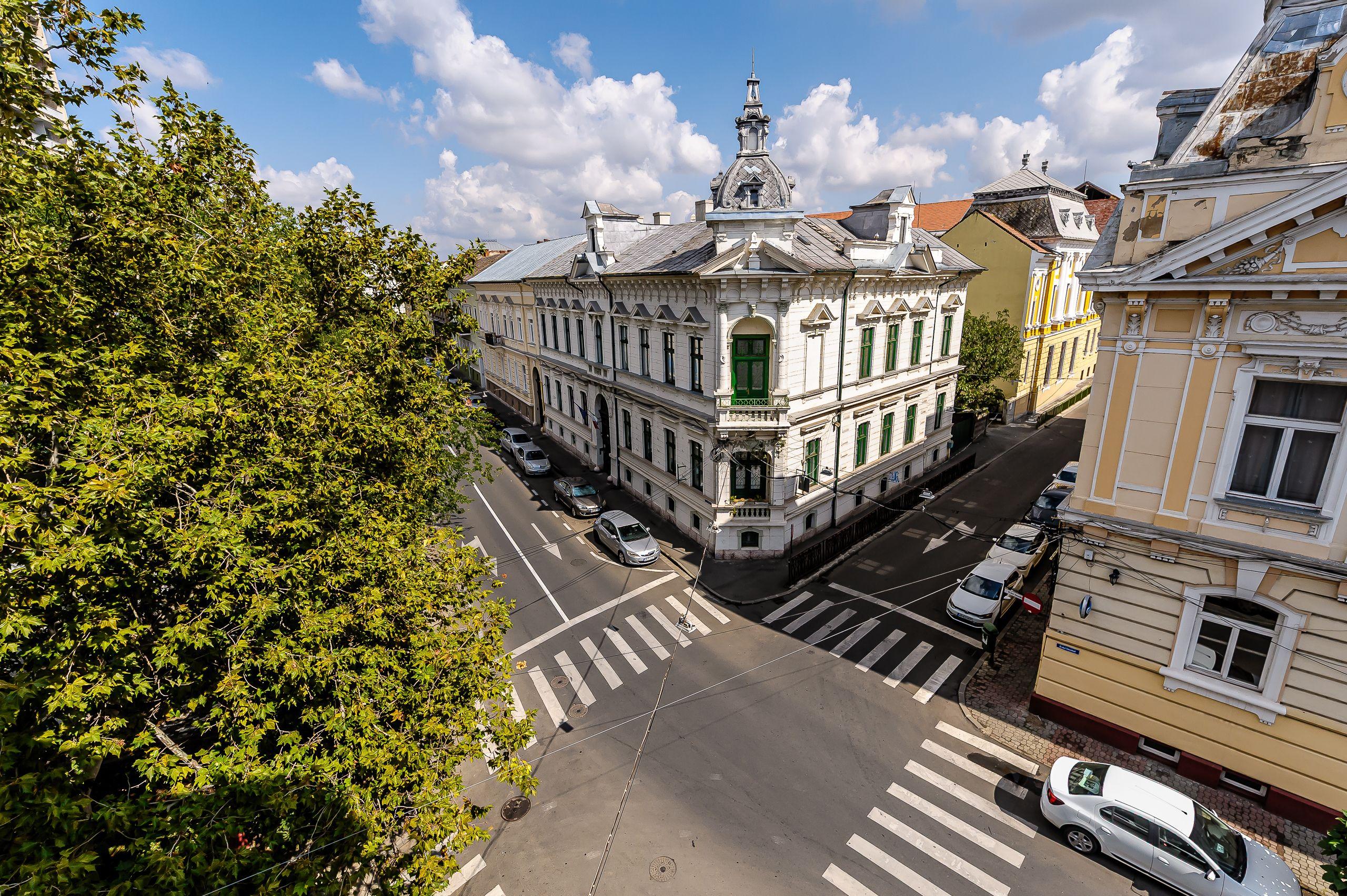 Clădire ultracentrală de vânzare Bulevardul Decebal Comision 0 - 3