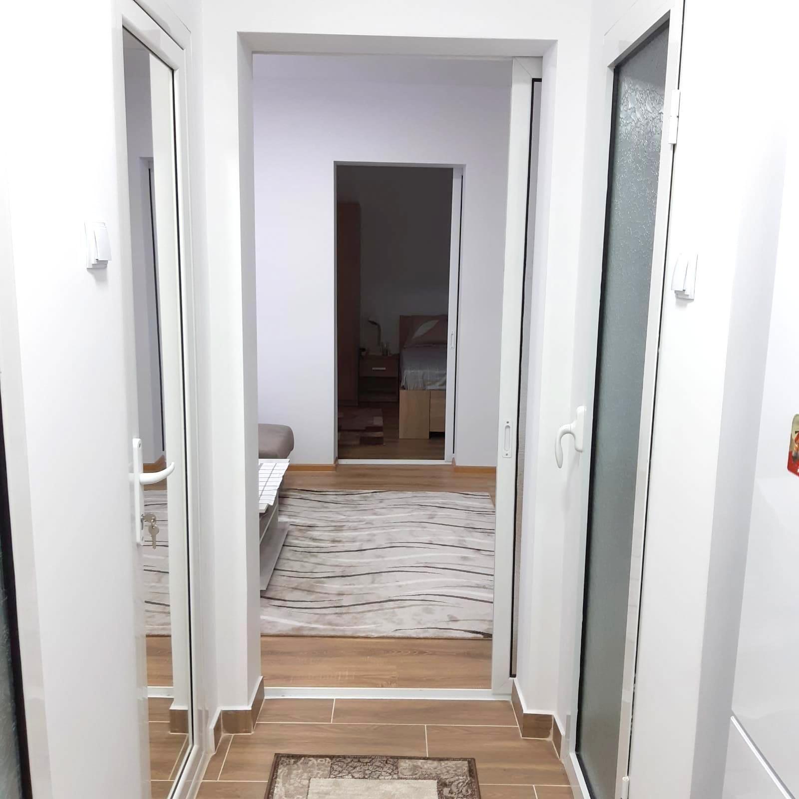 De inchiriat apartament cu 2 camere Micro 19, etaj 1, 330 euro - 6