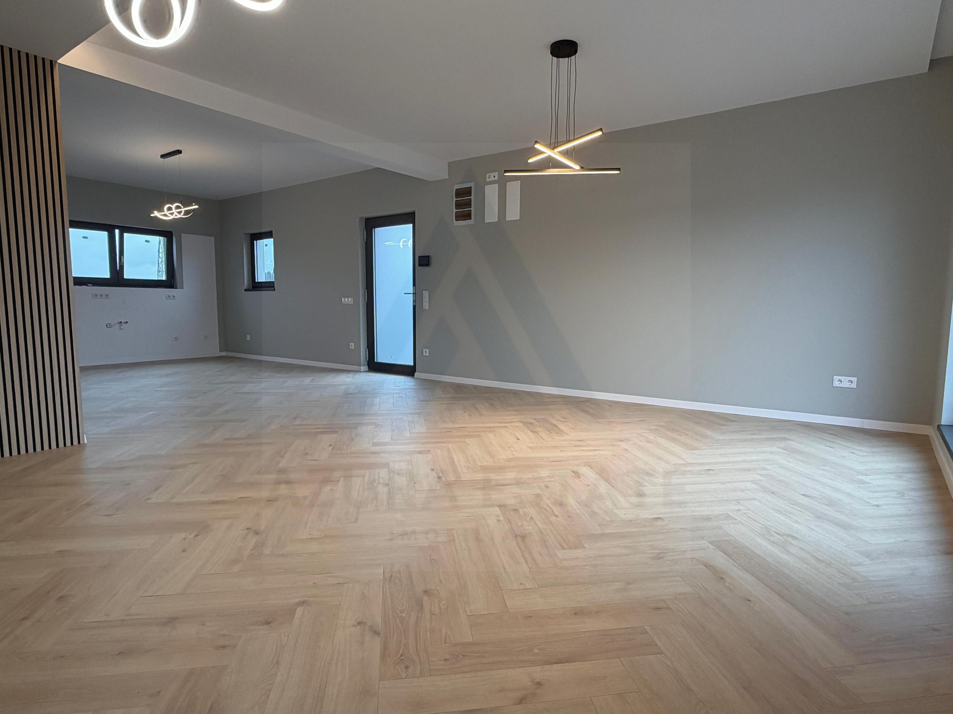 Apartament premium vila tip boutique 4 camere 4 bai si curte 200 mp - 1