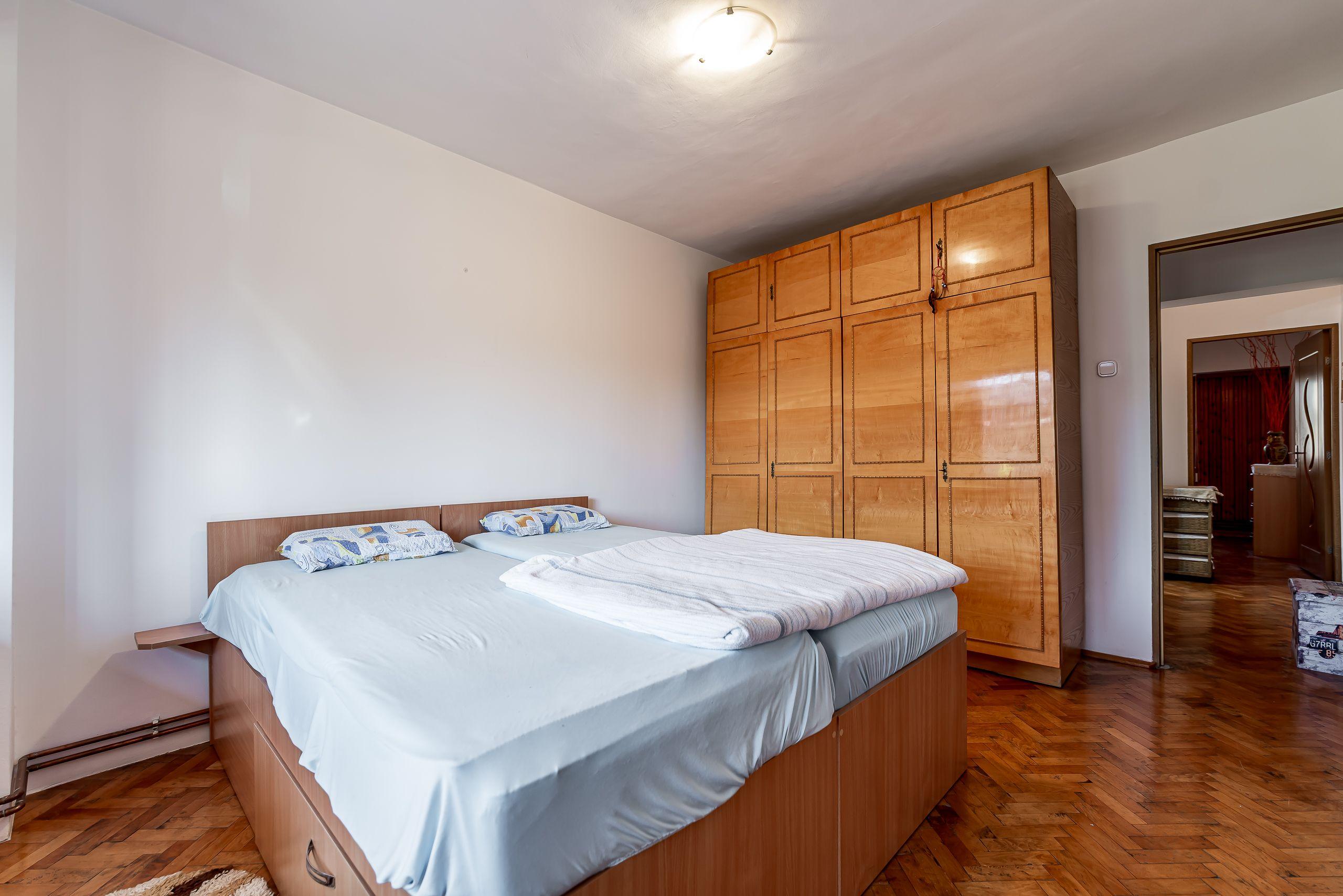 REZERVAT , etaj 1, zona Băncilor / Podgoria - 4
