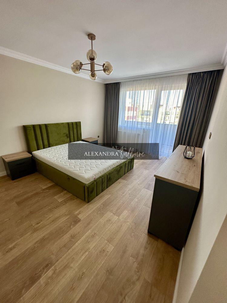 Apartament de vanzare 3 camere decomanda, balcon, parcare - 4