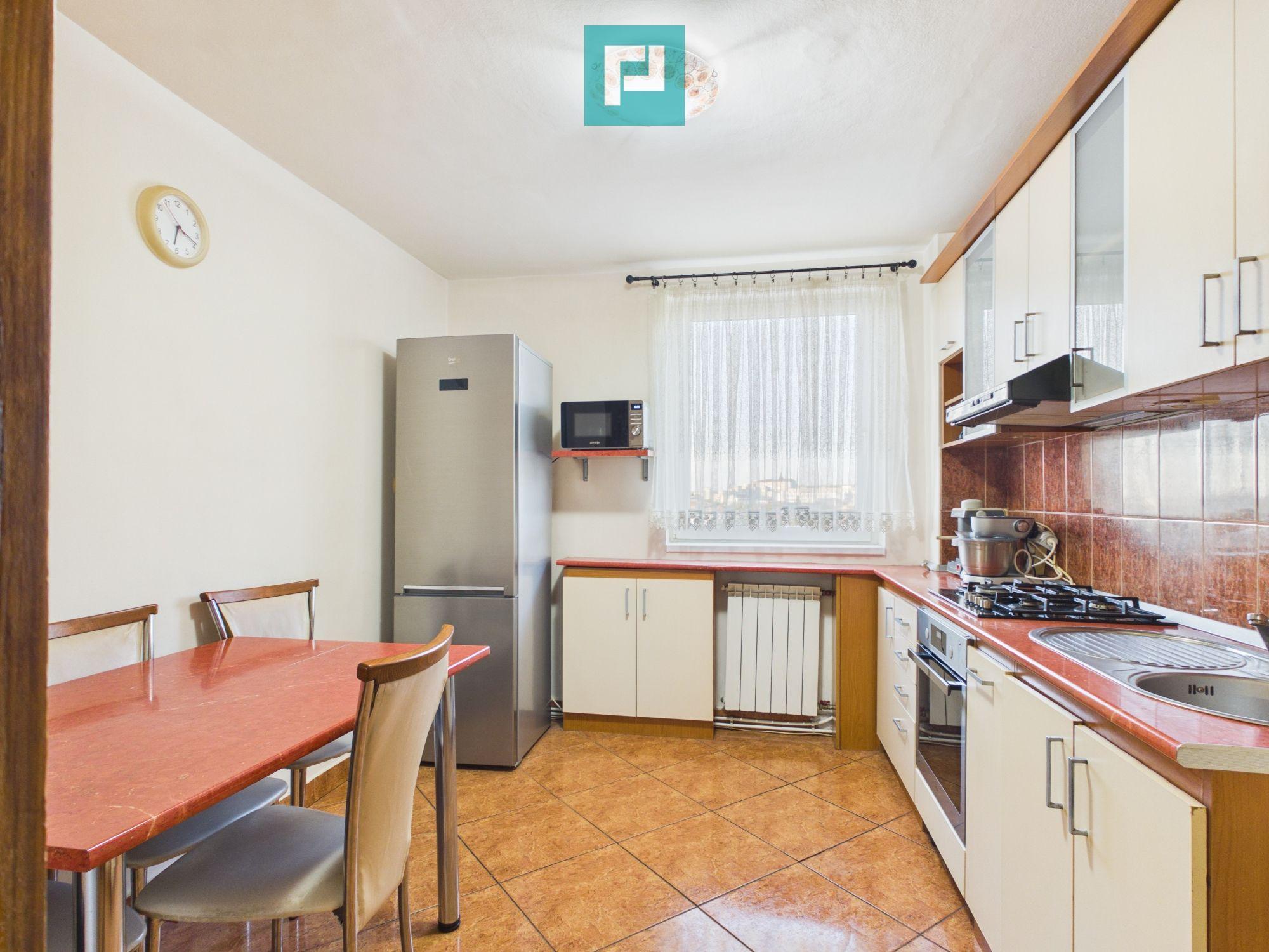 Apartament 3 camere de inchiriat - 360 €/lună - 8