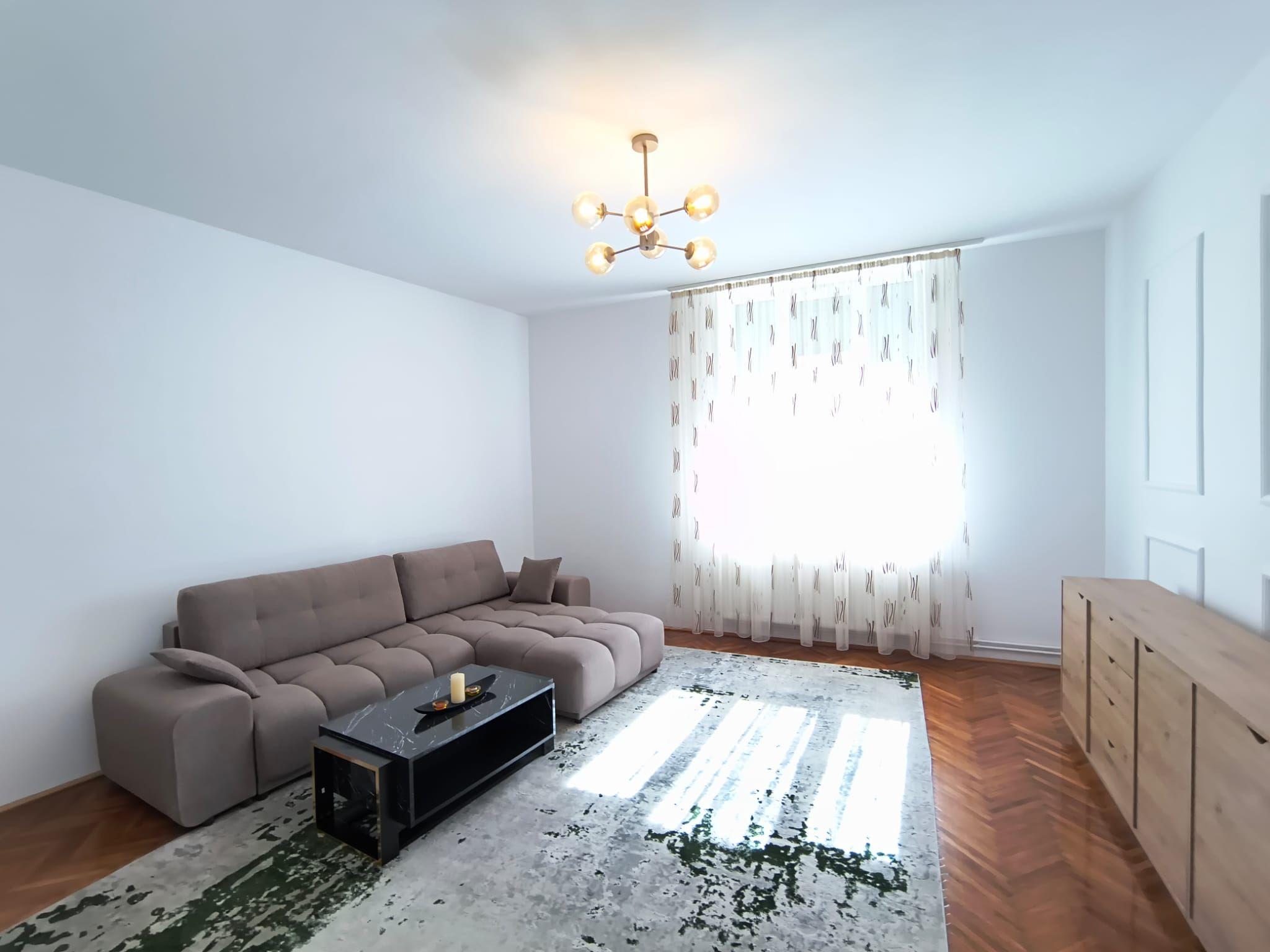 De închiriat: vilă renovată, Mihai Eminescu. 1 000 E/lună. Comision 0 - 11
