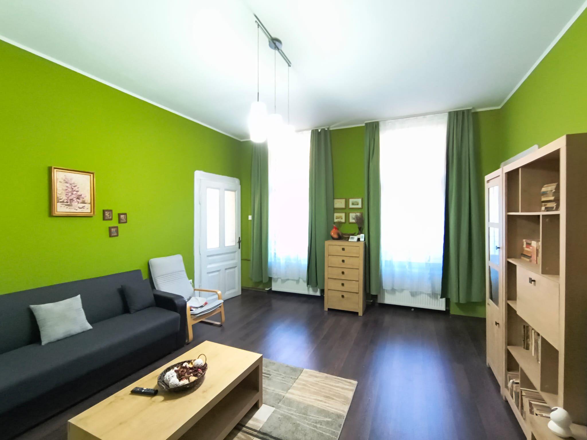Apartament central, 2 camere, centrala gaz. 390 E/lună. Comision 0 - 2