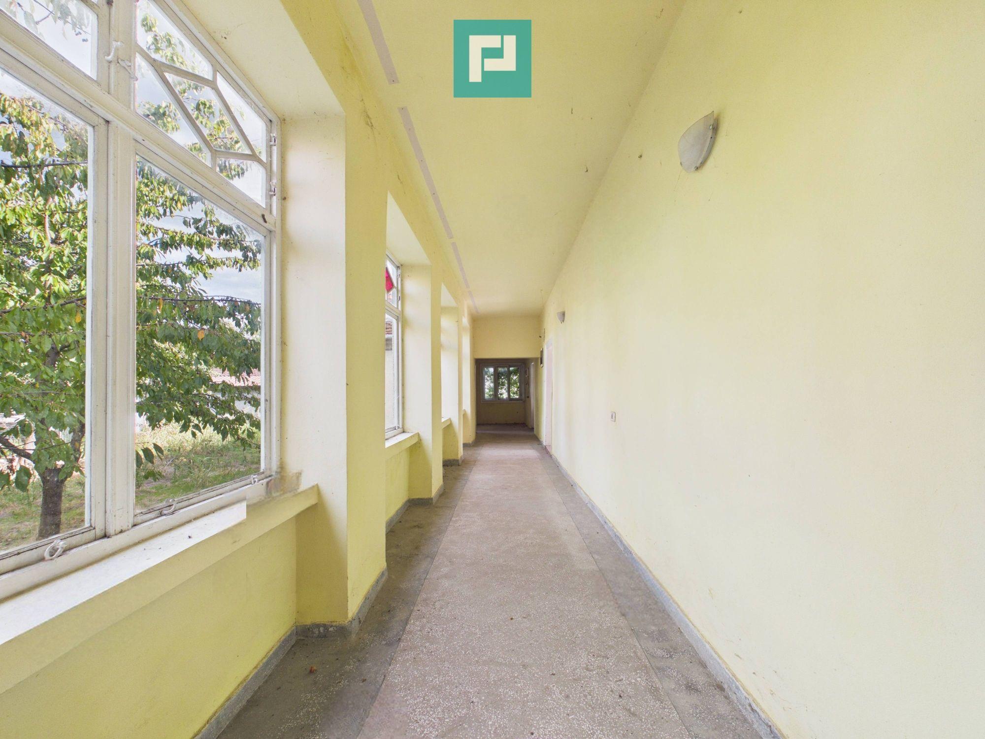 Casă cu teren de 1800 mp, în Buteni, Arad