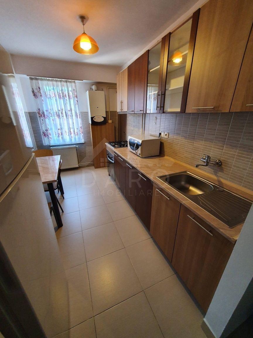 Inchiriez apartament 3 camere TUDOR - 1