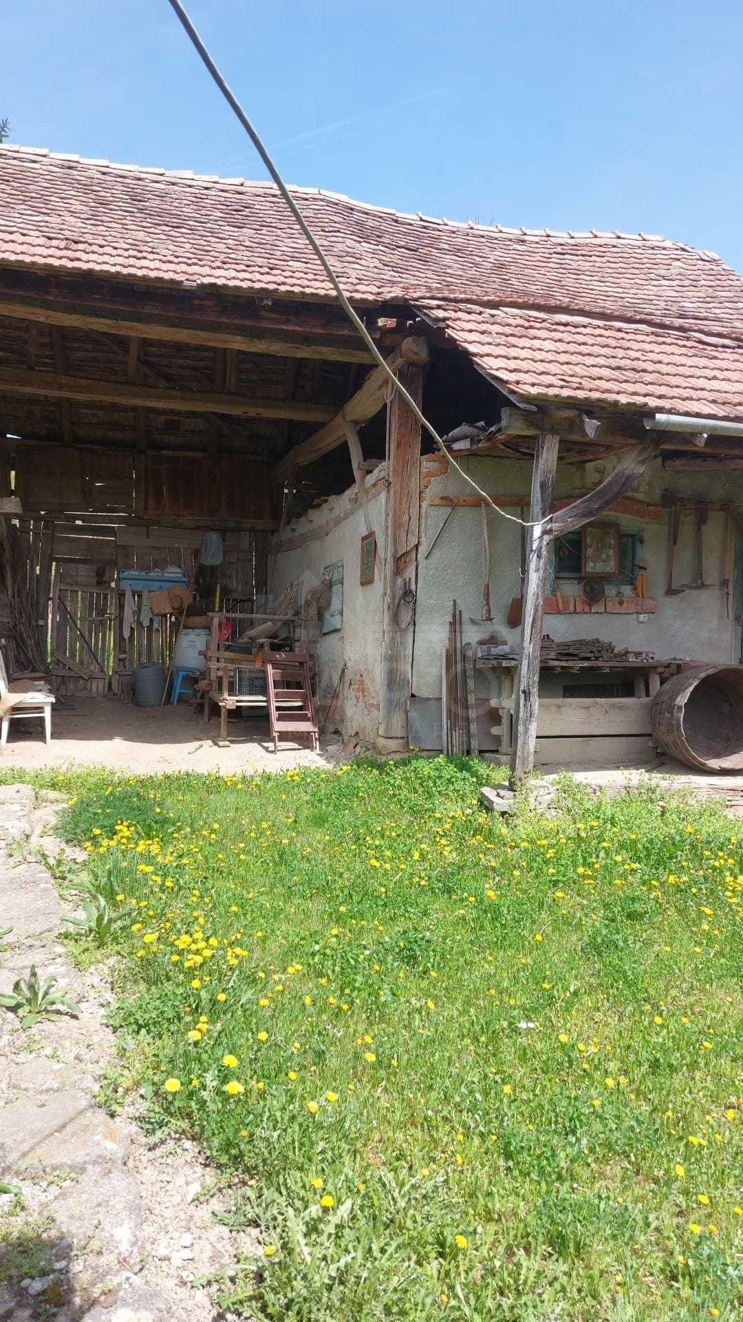casa la tara in localitate la 30 kilometri de oras - 2