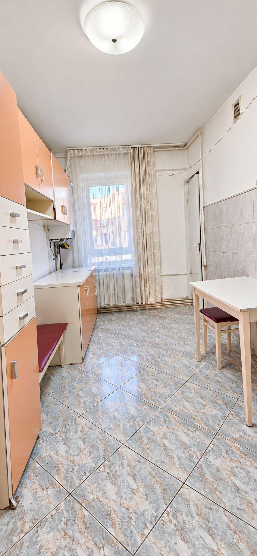 Vând apartament cu trei camere Tudor confort 1 - 6