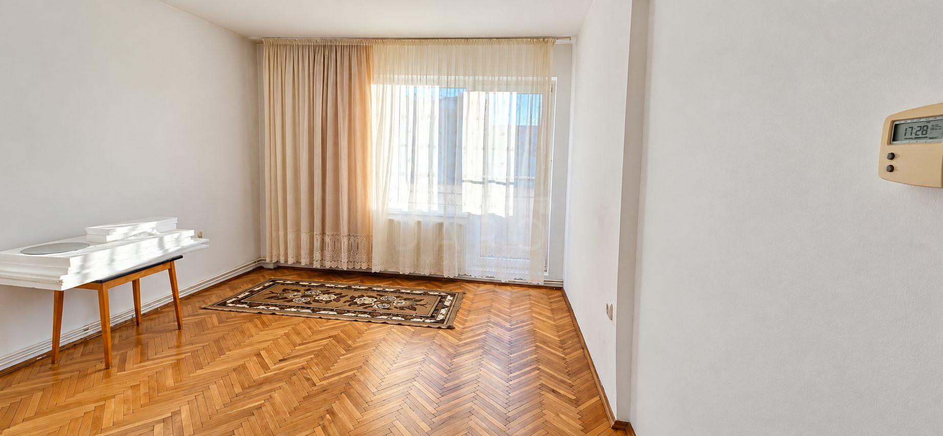 Vând apartament cu trei camere Tudor confort 1 - 2