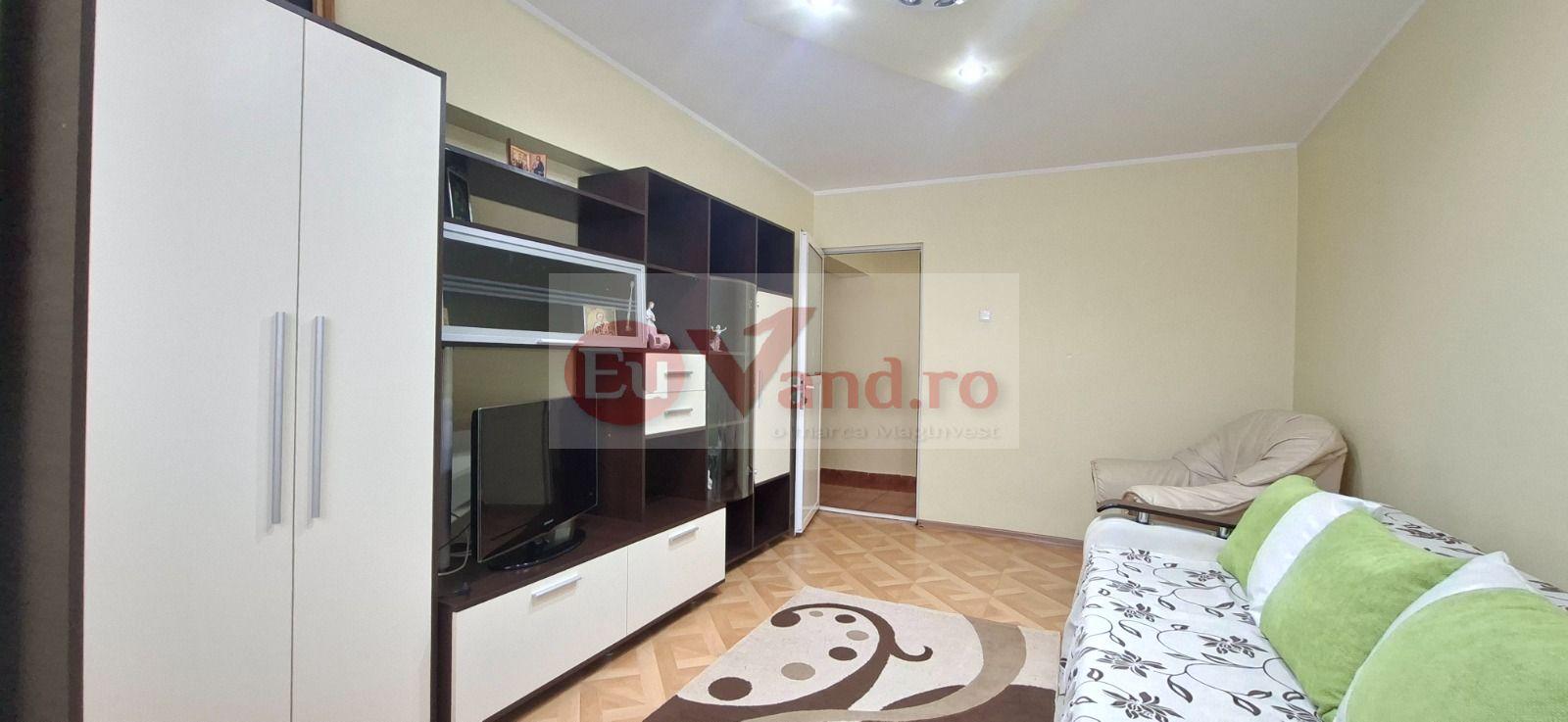 De inchiriat apartament cu 2 camere Micro 14, etaj 1, 350 euro - 1