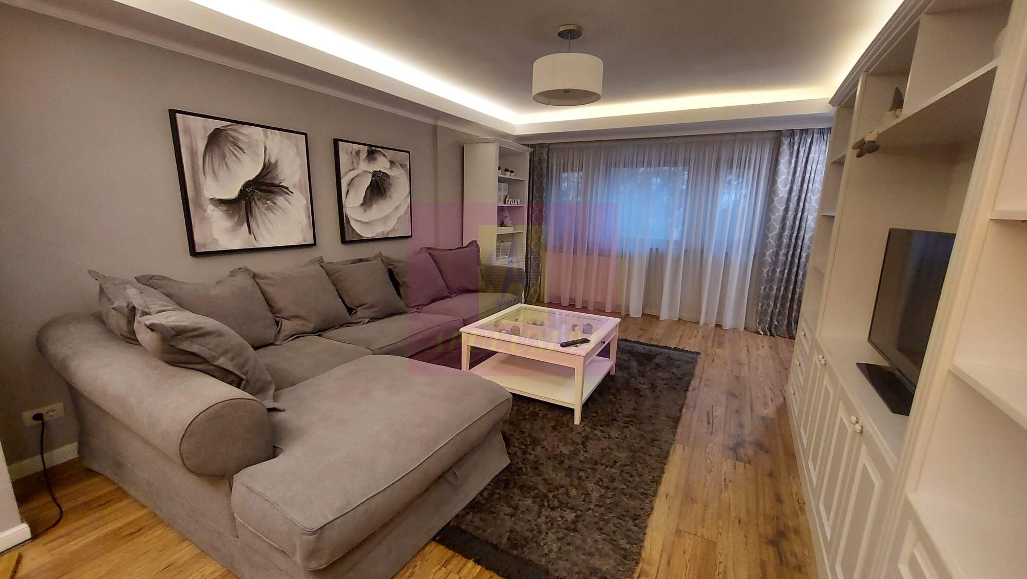 Vand apartament 3 camere Bd Libertatii - 12