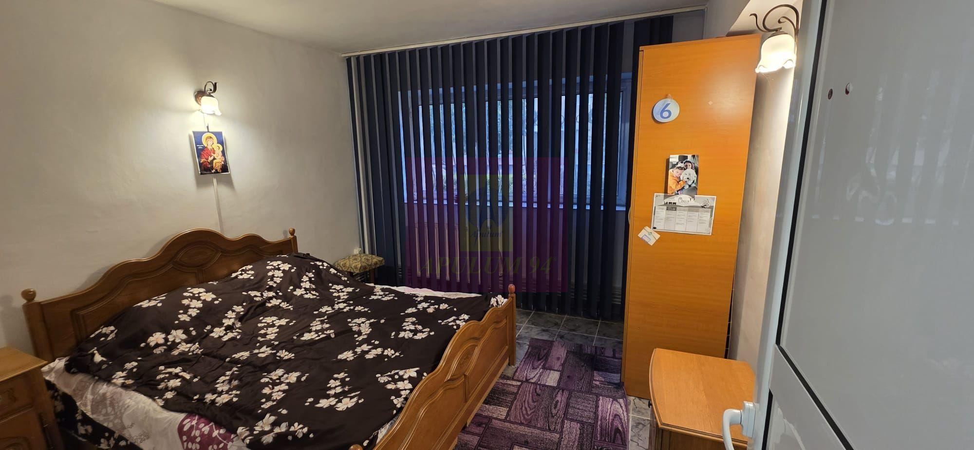 Apartament cu 3 camere de vanzare in Campina, parter - 5