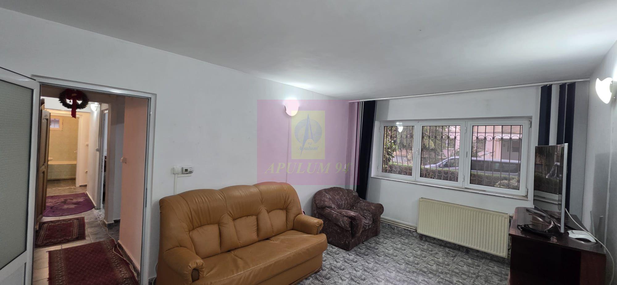 Apartament cu 3 camere de vanzare in Campina, parter - 3