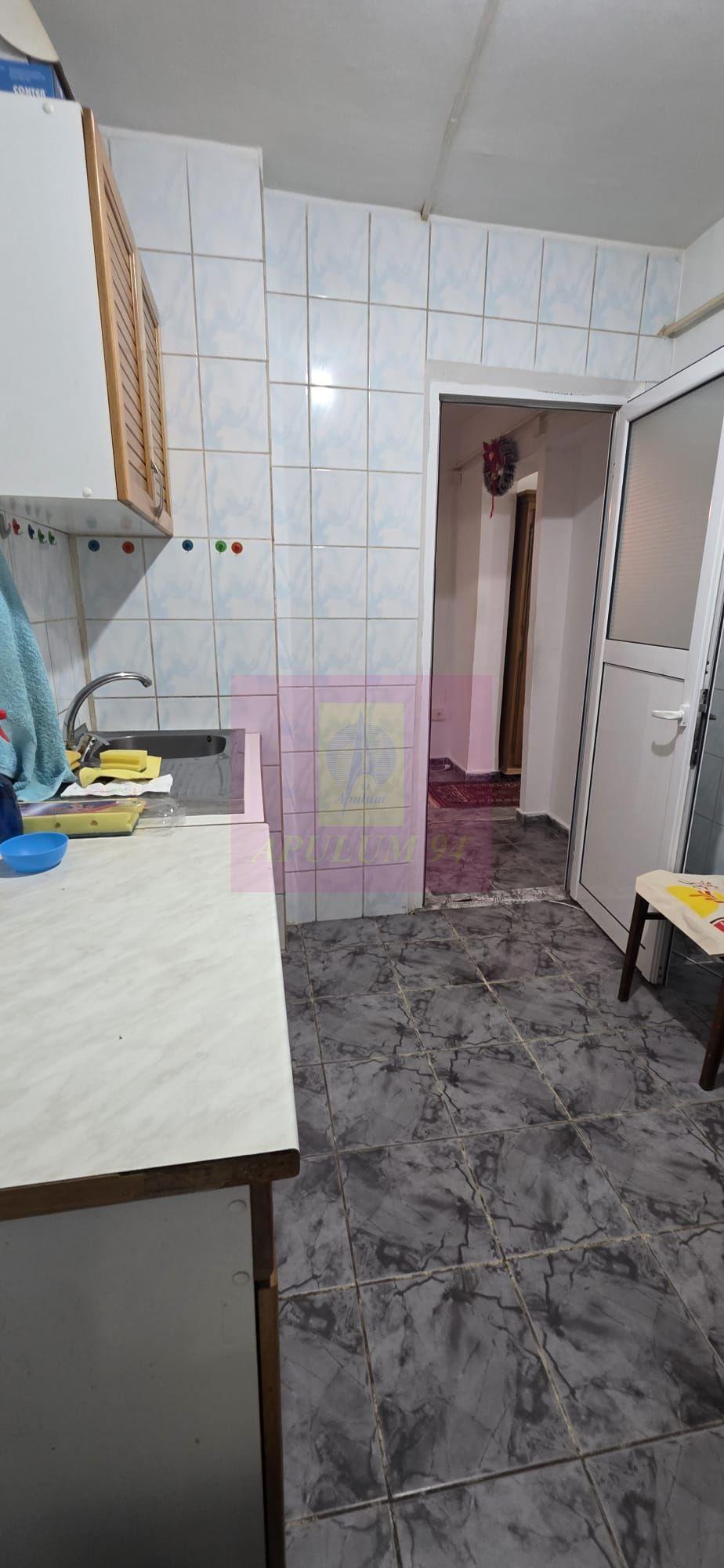 Apartament cu 3 camere de vanzare in Campina, parter - 11