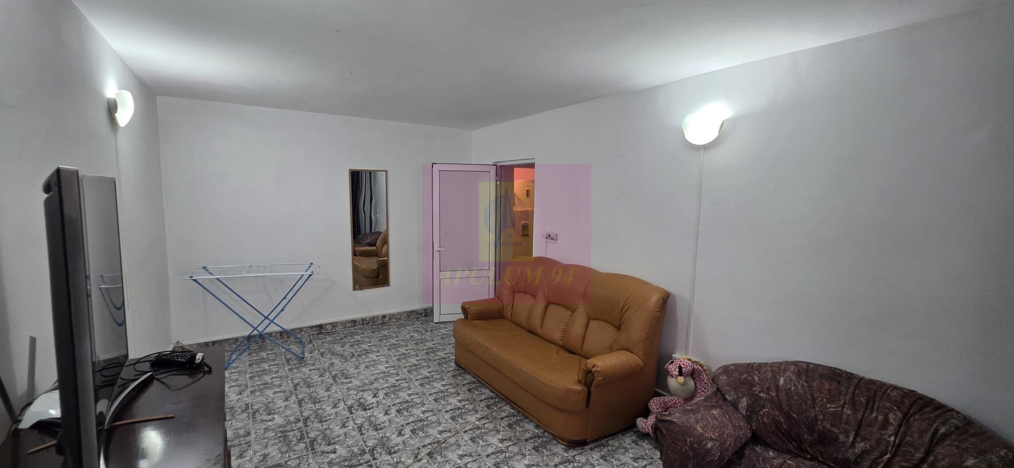 Apartament cu 3 camere de vanzare in Campina, parter - 1