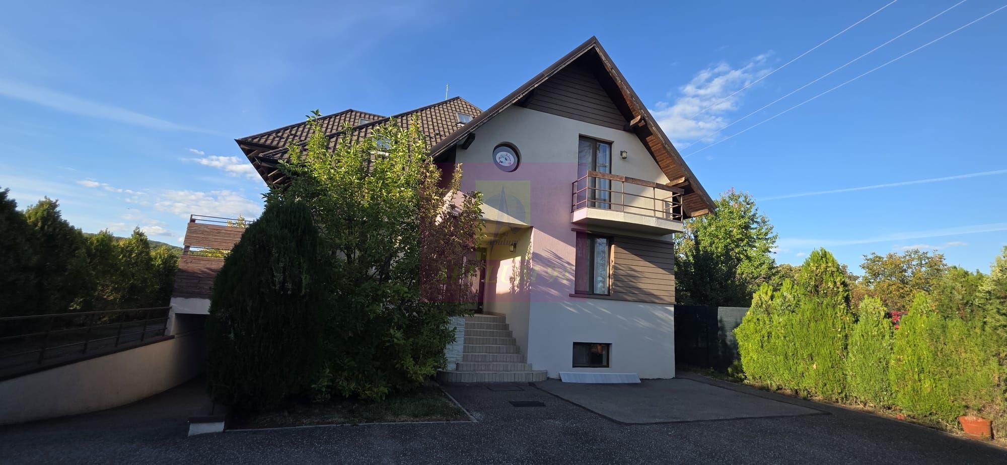 Vila cu 5 camere de închiriat în Câmpina - 1