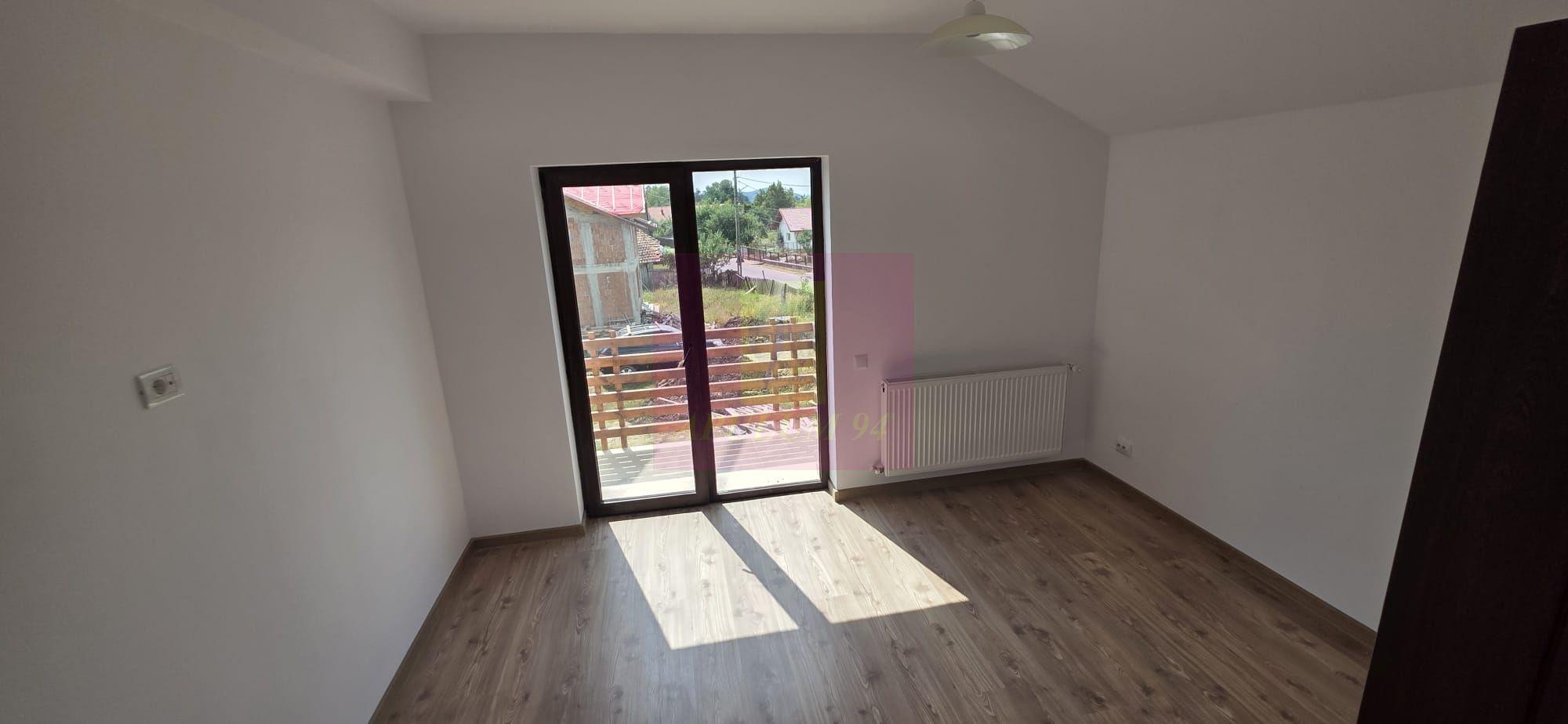 Vila cu 4 camere de vanzare in Brebu - 15