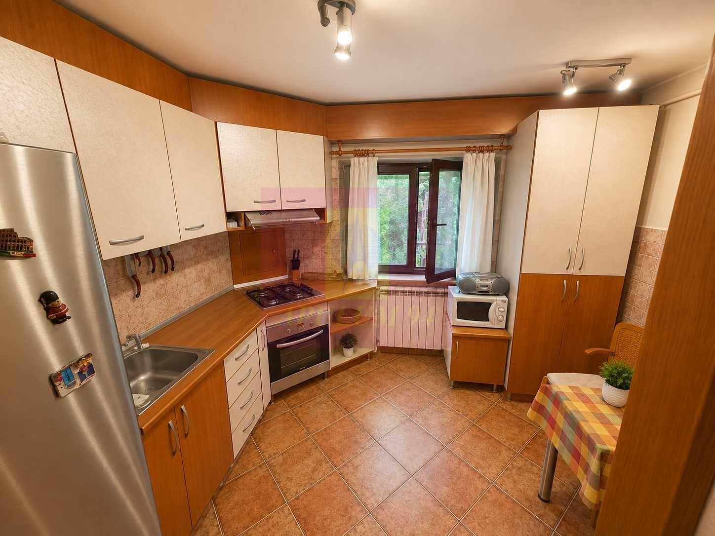Apartament vanzare 3 camere Decebal, Centrala proprie - 1