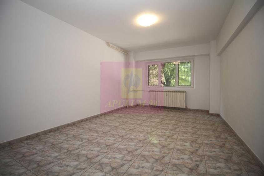 Apartament cu 3 camere de vânzare Decebal adiacent - 1
