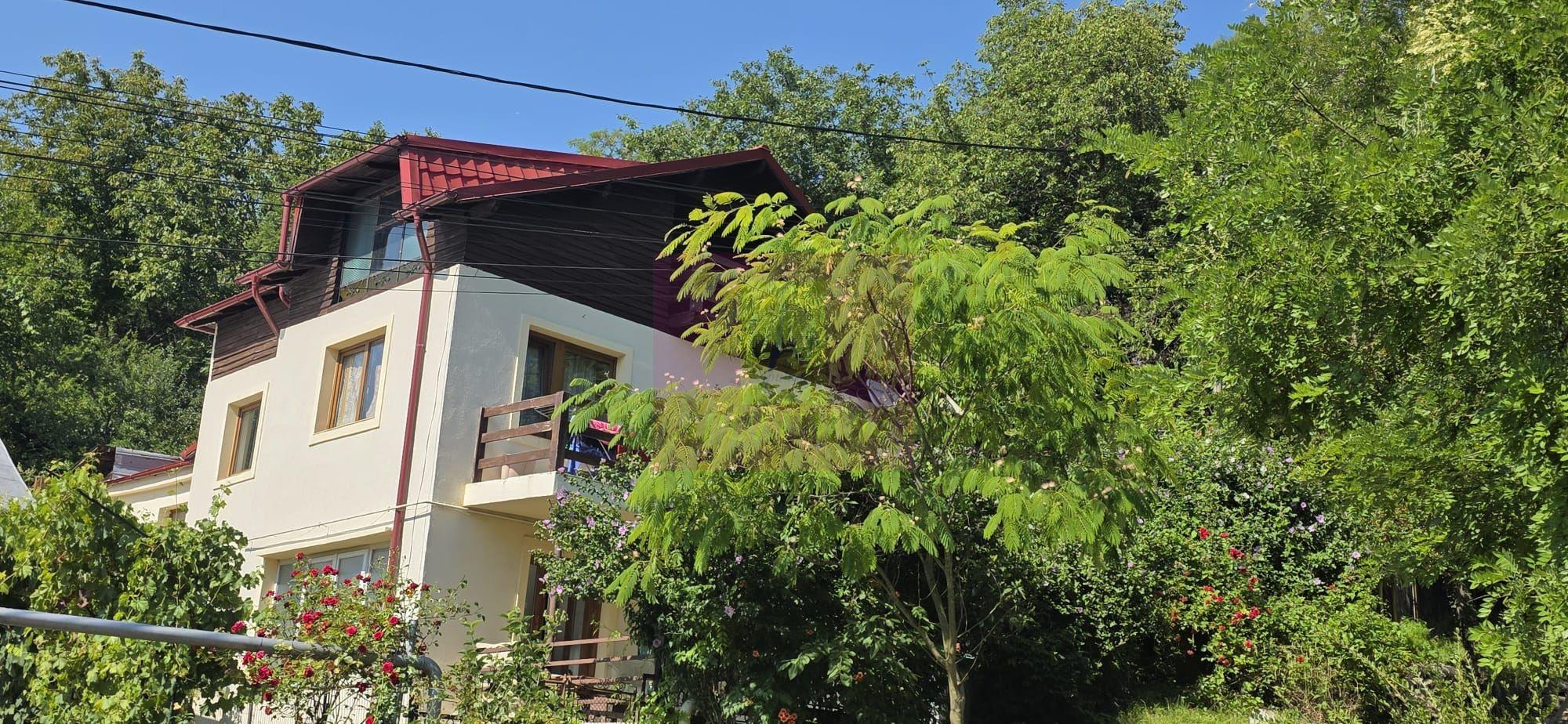 Casa cu 4 camere de vanzare in Campina - 1